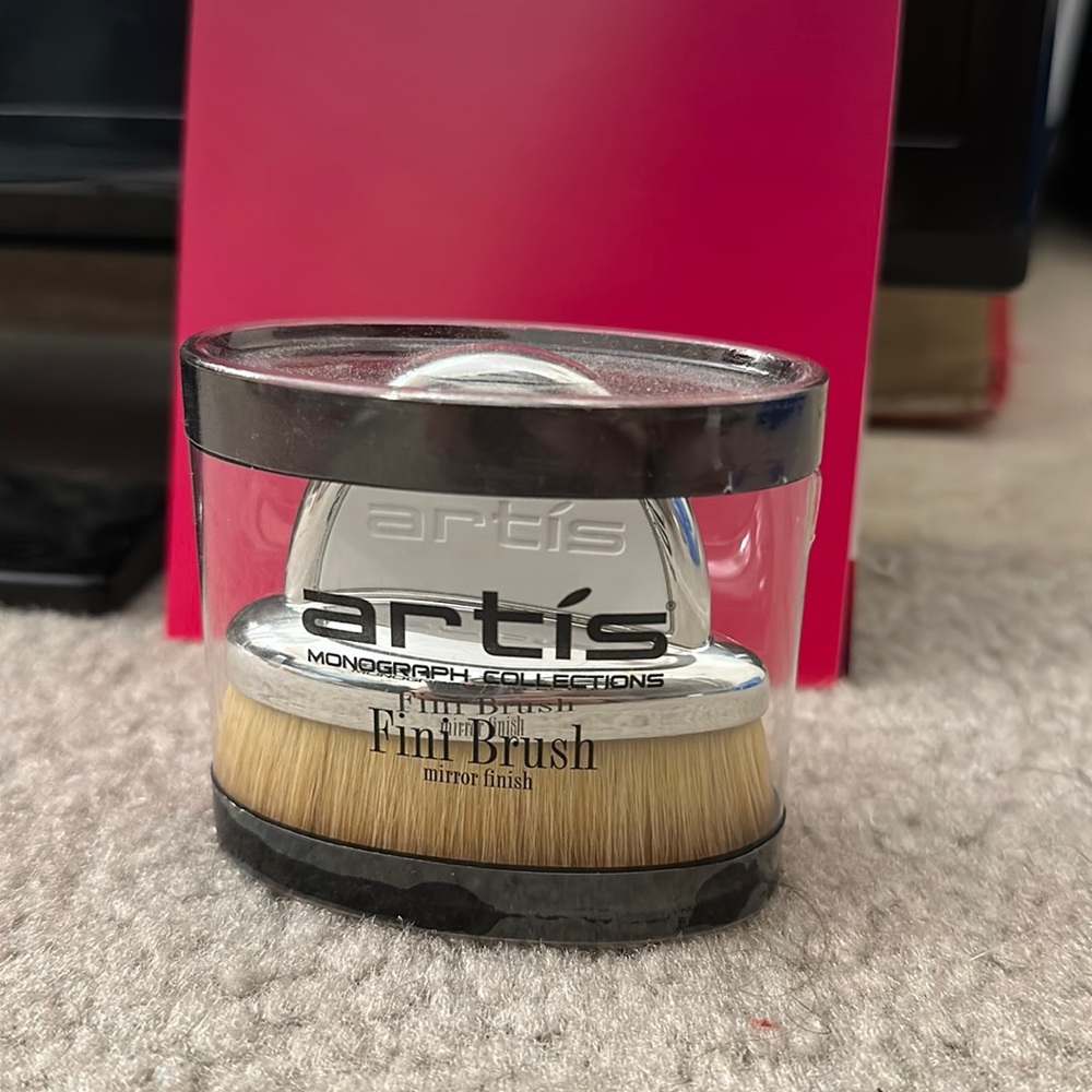 Makeup brush, brand new, amazing condition